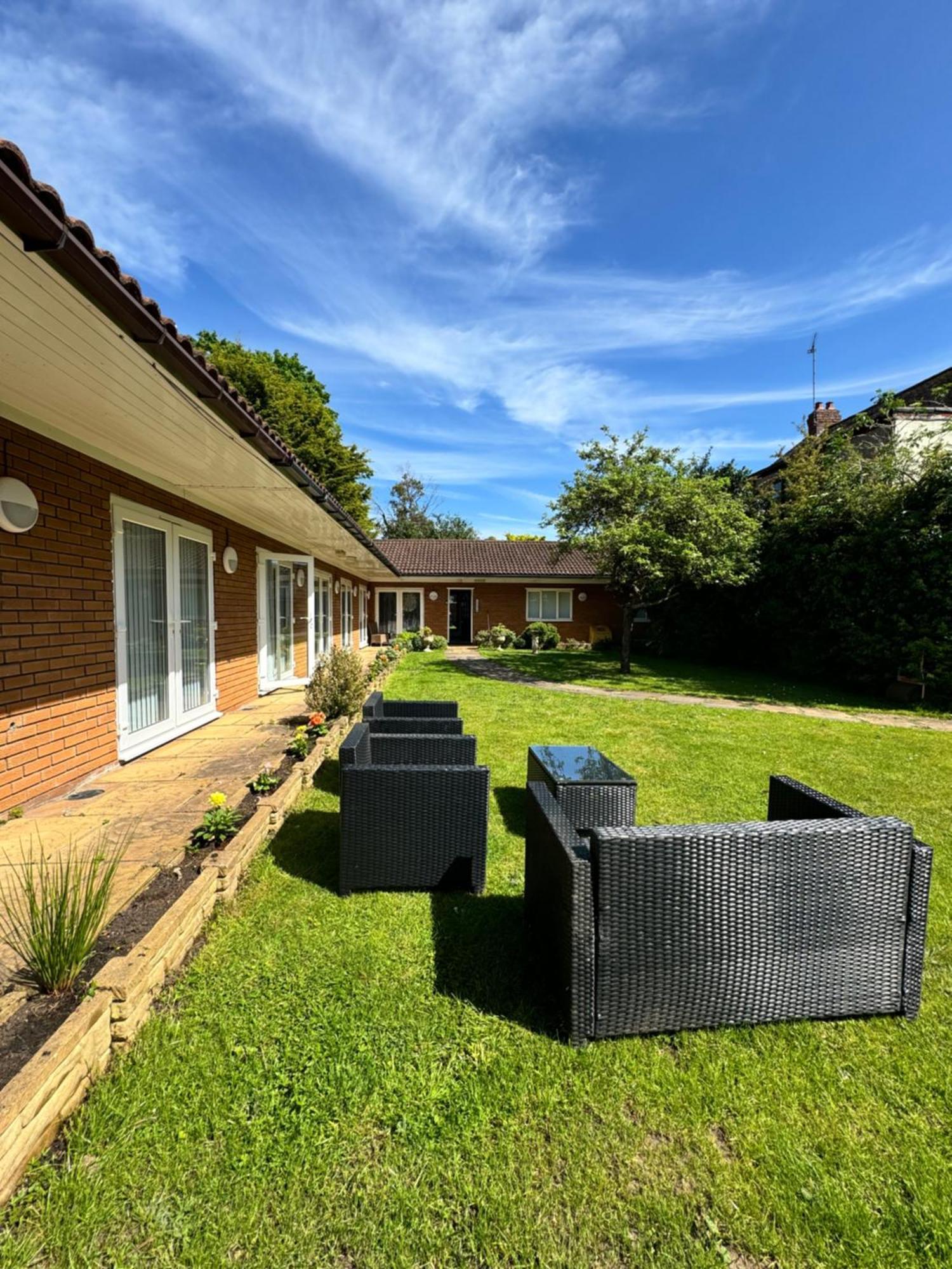 Selborne Studios Off Road Gated Parking Coventry Buitenkant foto